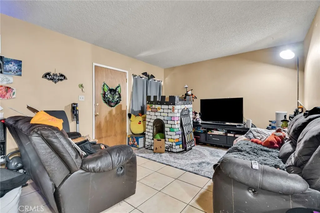 cluttered property listing